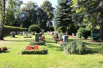 Grabbepflanzung - Friedhof