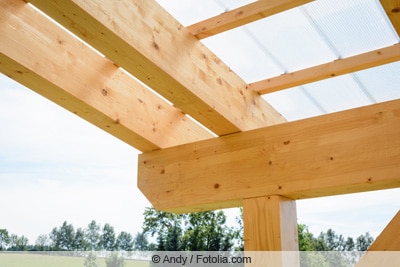 Terrassenüberdachung mit Holzbalken