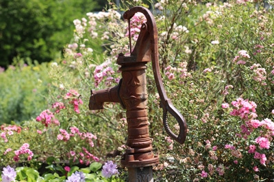 Teich mit Brunnenwasser füllen - Wasserpumpe