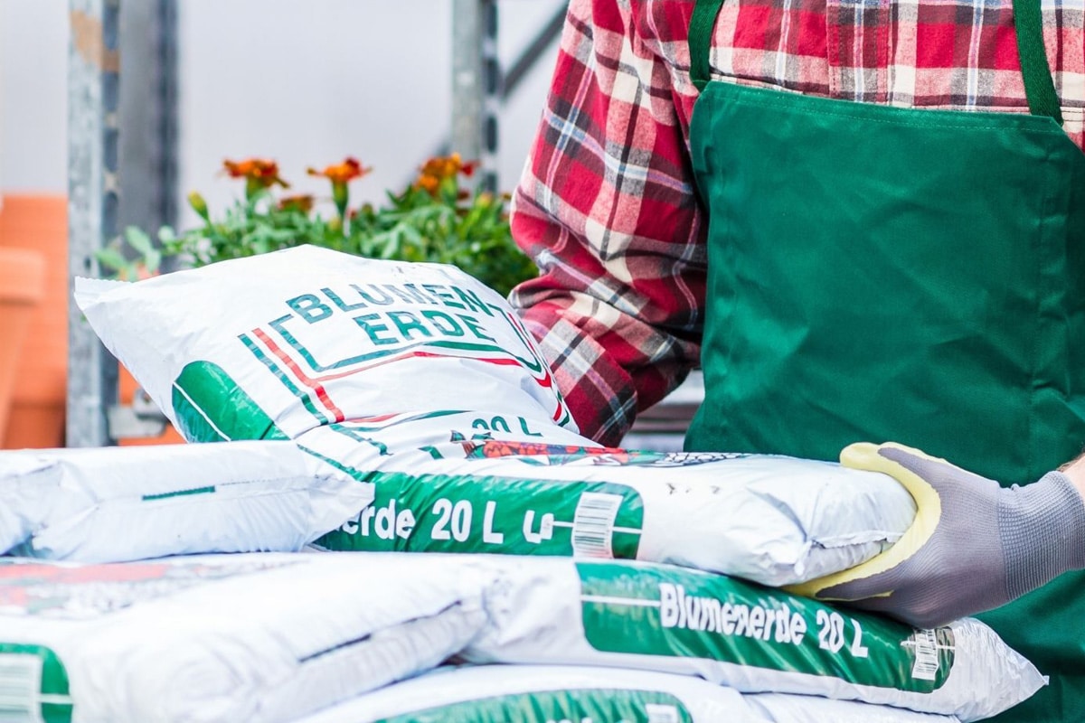 Sack mit Blumenerde